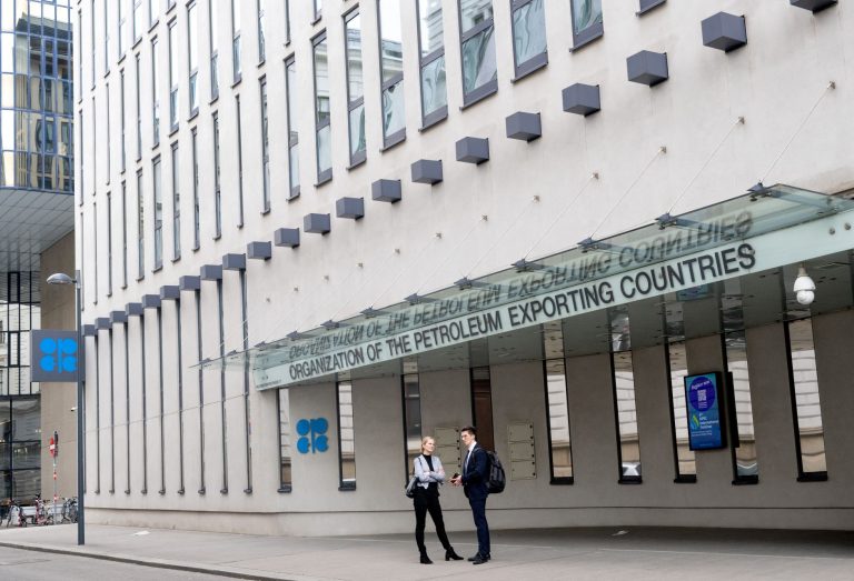 Emiratet e Bashkuara Arabe tërhiqen nga OPEC dhe OPEC 