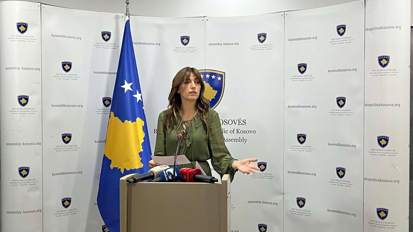 kuvendi-vendos-per-tri-seanca-njera-i-kushtohet-eliot-engel