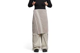 Balenciaga nxjerr në shitje fundin-peshqir, kushton plot 925 dollarë