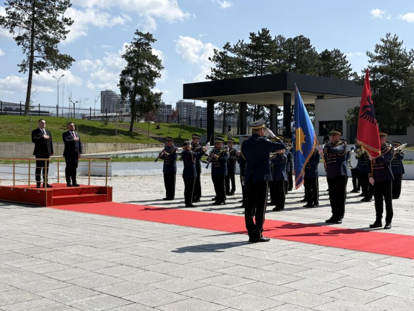 Maqedonci pret në takim homologun e tij nga Shqipëria  Ermal Nufin