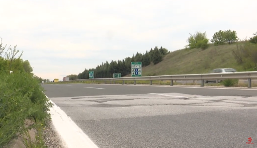 Gropat në autostradën Shkup-Kumanovë rrezikojnë jetën e qytetarëve