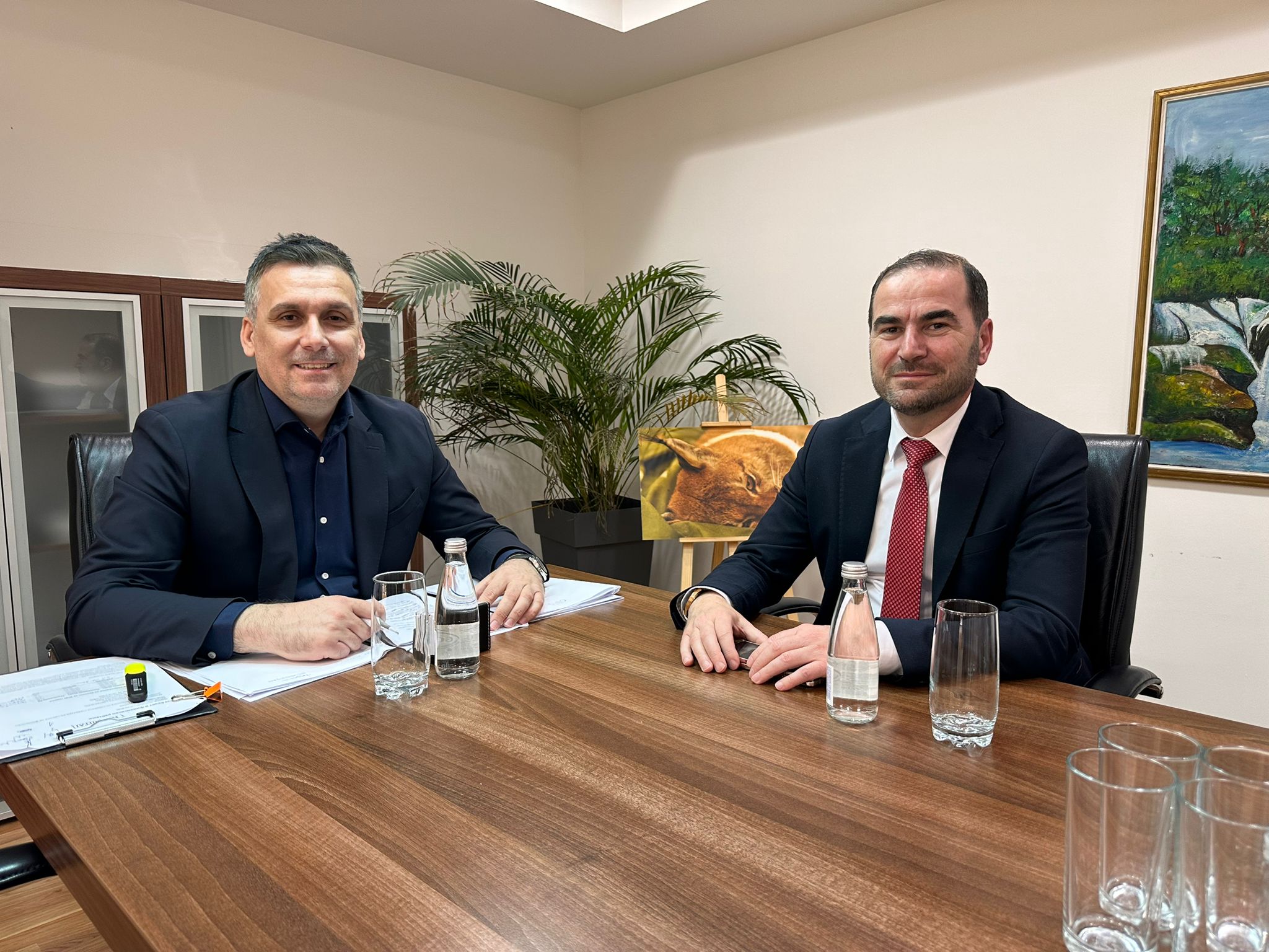 Ministri Hoxha priti në takim kryetarin e Studeniçanit  në fokus bashkëpunimi për të mirën e qytetarëve