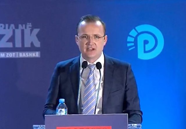 Protestë çdo natë para Kryeministrisë? Zyrtari demokrat: Për protestën duhen forma më kreative