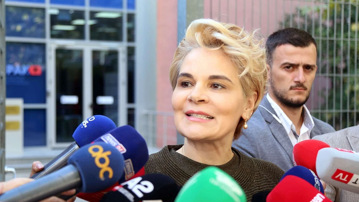 i-thane-qe-une-kisha-te-dashur-monika-kryemadhi-flet-per-raportin-me-ilir-meten-kam-shume-respekt