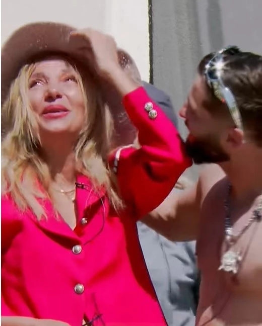 “Mami, të duam çmendurisht”, Mimoza shpërthen në lot pas mesazhit nga vajzat e saj