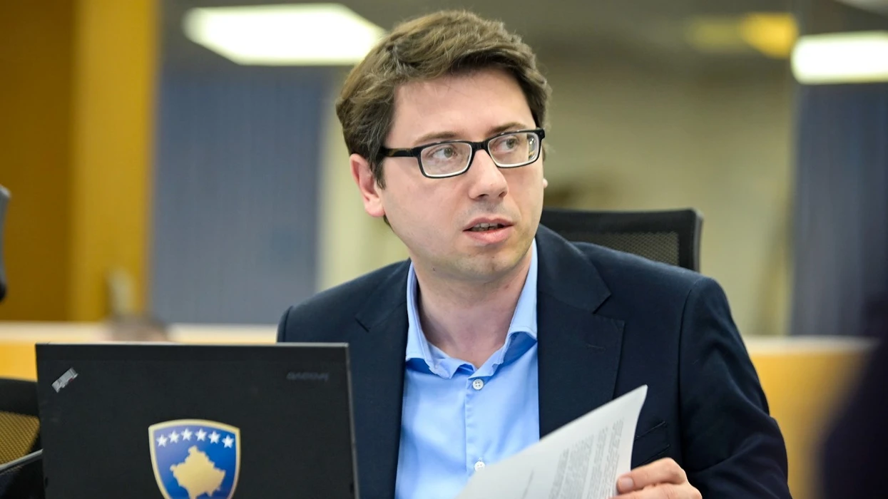 Murati nënshkruan udhëzimin  arkat fiskale bëhen digjitale