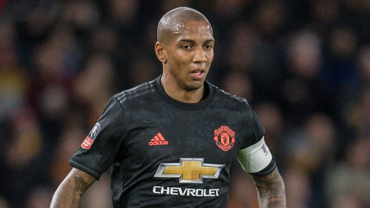 legjenda-e-man-utd-ashley-young-njofton-pensionimin-nga-futbolli
