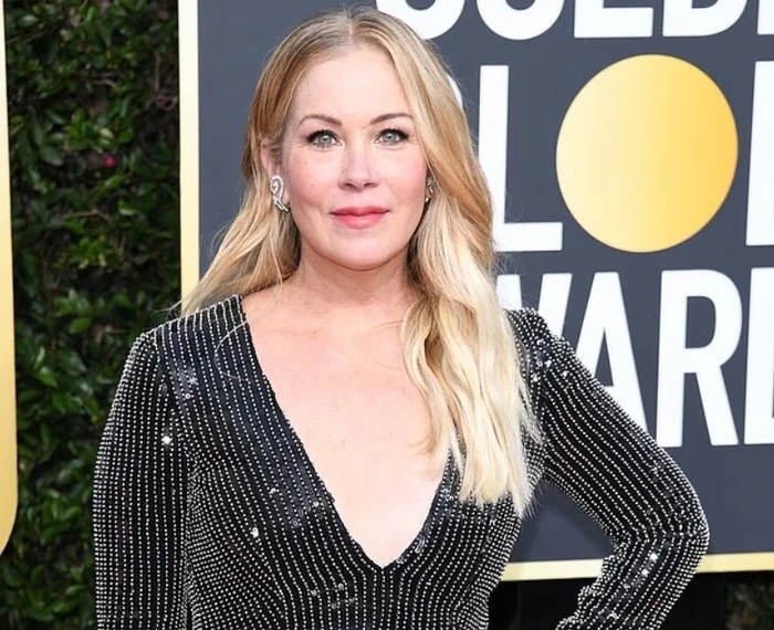 Christina Applegate shtrohet në spital mes betejës me sklerozën multiple