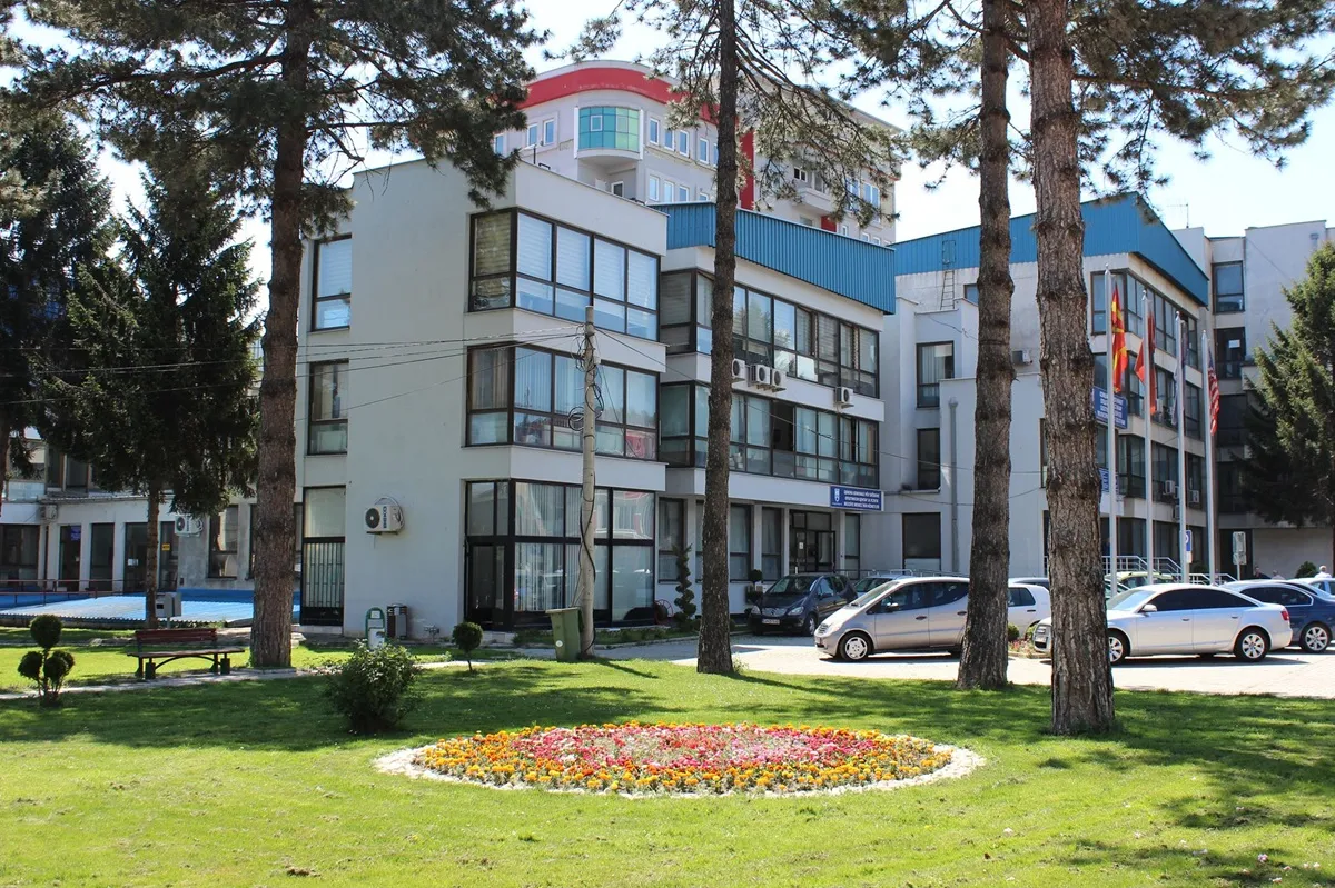 aksion-ekologjik-nga-komuna-e-gostivarit-per-mbjelljen-e-drunjve-dhe-pastrimin-e-hapesirave-publike