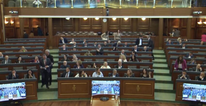  Përplasje  në Kuvend rreth seancës për presidentin