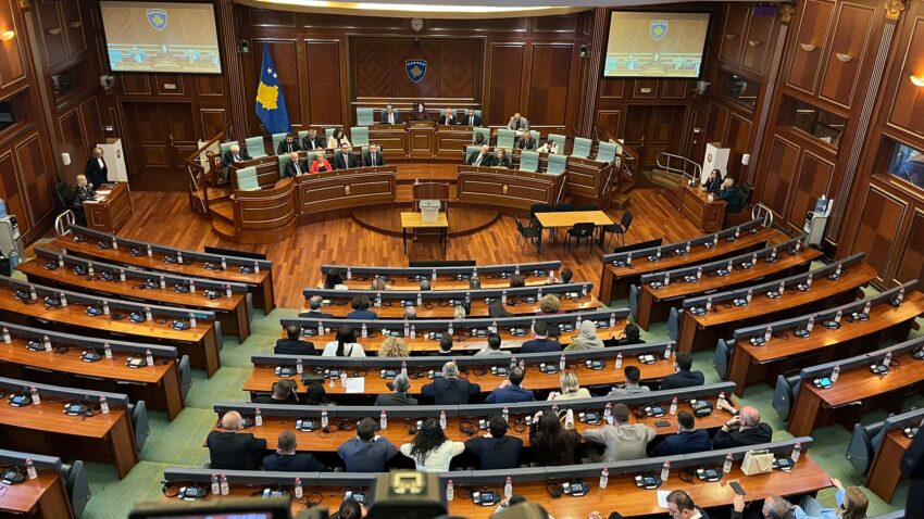 Seanca për zgjedhjen e presidentit shtyhet për në ora 19 00