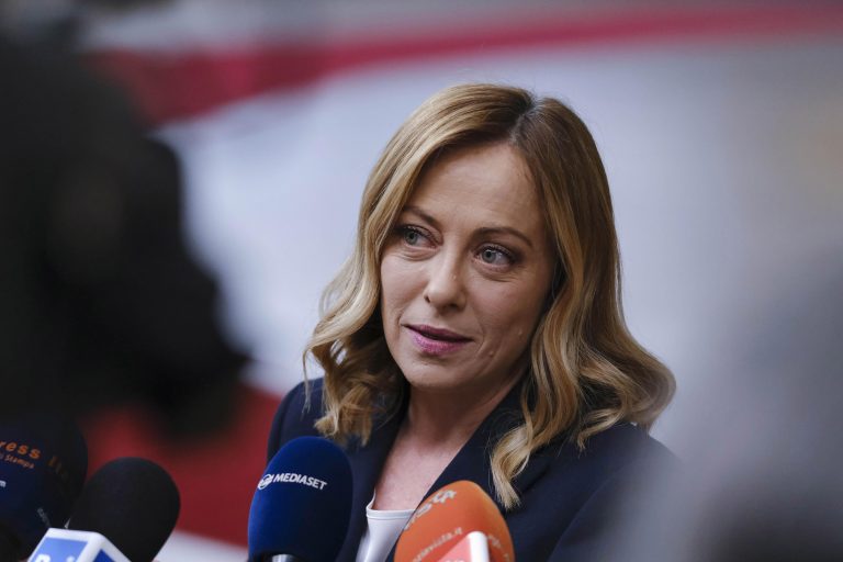 Italia pezullon rinovimin e marrëveshjes së mbrojtjes me Izraelin