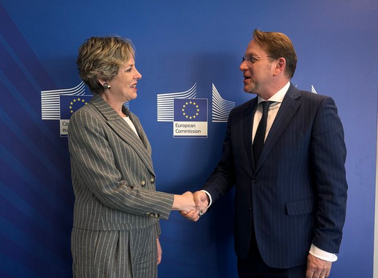 sala-takon-várhelyi-ne-bruksel-te-angazhuar-per-te-cuar-perpara-reformat-kyce-per-te-forcuar-sistemin-shendetesor