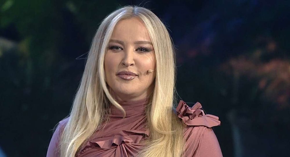 Aksidentohet këngëtarja Tuna Sejdiu