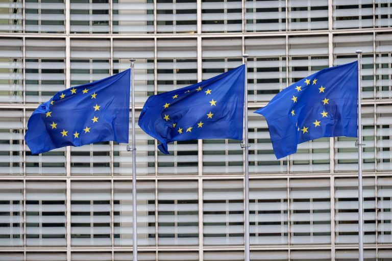 BE kërkon koordinim urgjent për të shmangur mungesën e karburantit të avionëve gjatë verës