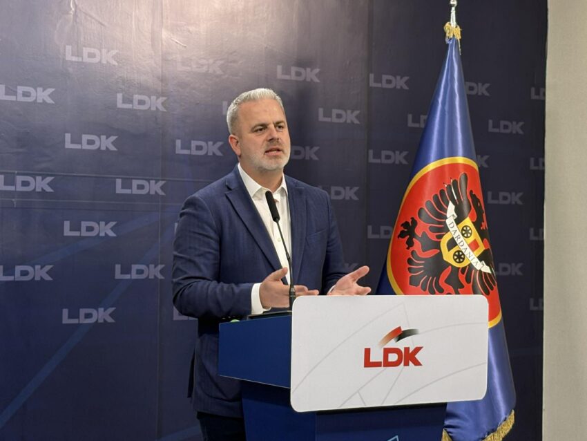 Azemi: Vendi po shkon drejt zgjedhjeve, sepse Albin Kurti i deshi të gjitha pozitat për vete!