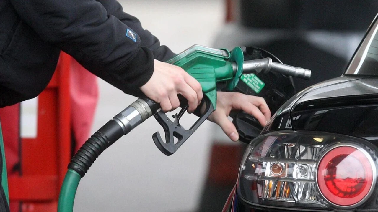 bordi-i-transparences-ndryshon-cmimet-e-karburanteve-ulet-nafta-dhe-benzina