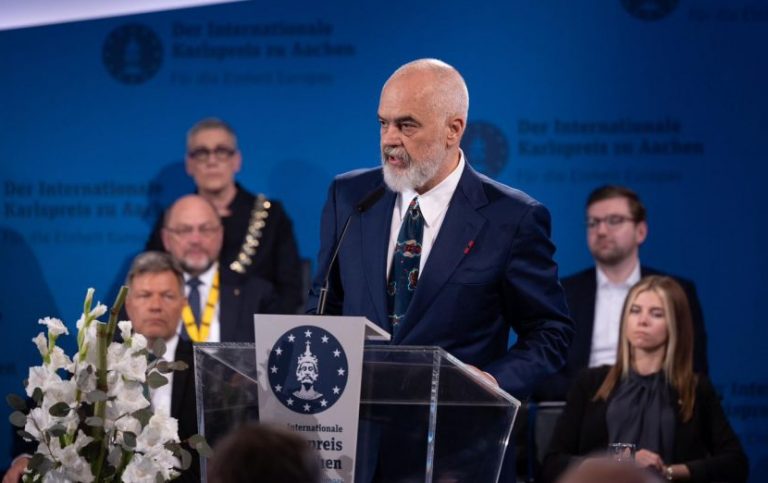 Rama në Gjermani, pjesë e grupit të miqve të nderit të ceremonisë prestigjioze “Charlemagne Prize”