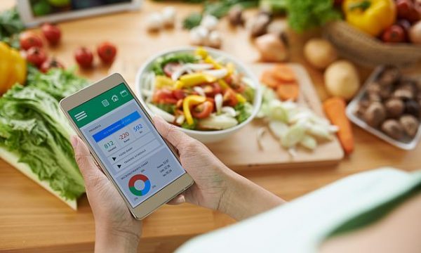 Dieta pa karbohidrate dhe yndyra: Miti që nuk zgjat jetën – Studimi që ndryshon paradigmën ushqimore
