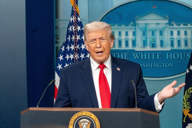 Trump pezullon operacionin kundër Iranit në Ngushticën e Hormuzit – reagimi i botës

