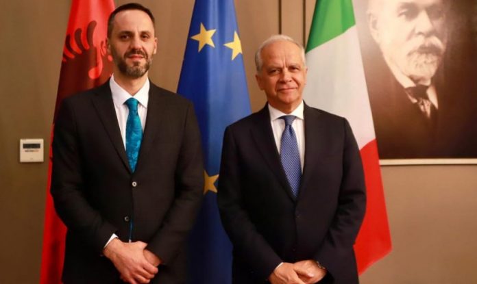 lamallari-pret-ministrin-e-brendshem-te-italise-forcojme-partneritetin-strategjik-mes-dy-vendeve