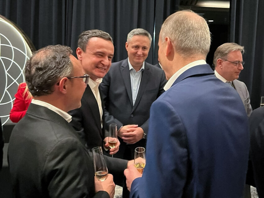 Albin Kurti takon liderë evropianë në darkën zyrtare të Samitit EPC – Përballje e rëndësishme politike
