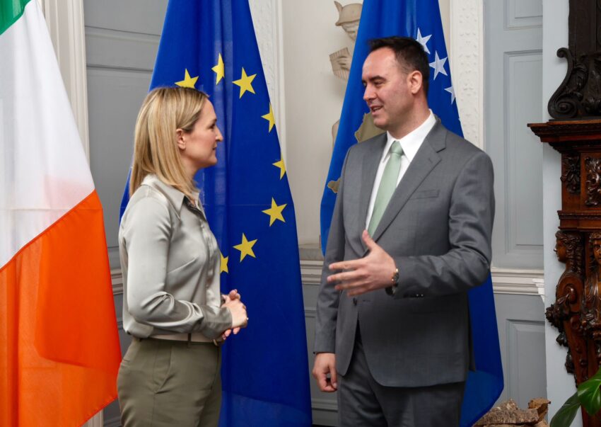 Ministri Konjufca kërkon mbështetje në Irlandë për anëtarësimin e Kosovës në BE
