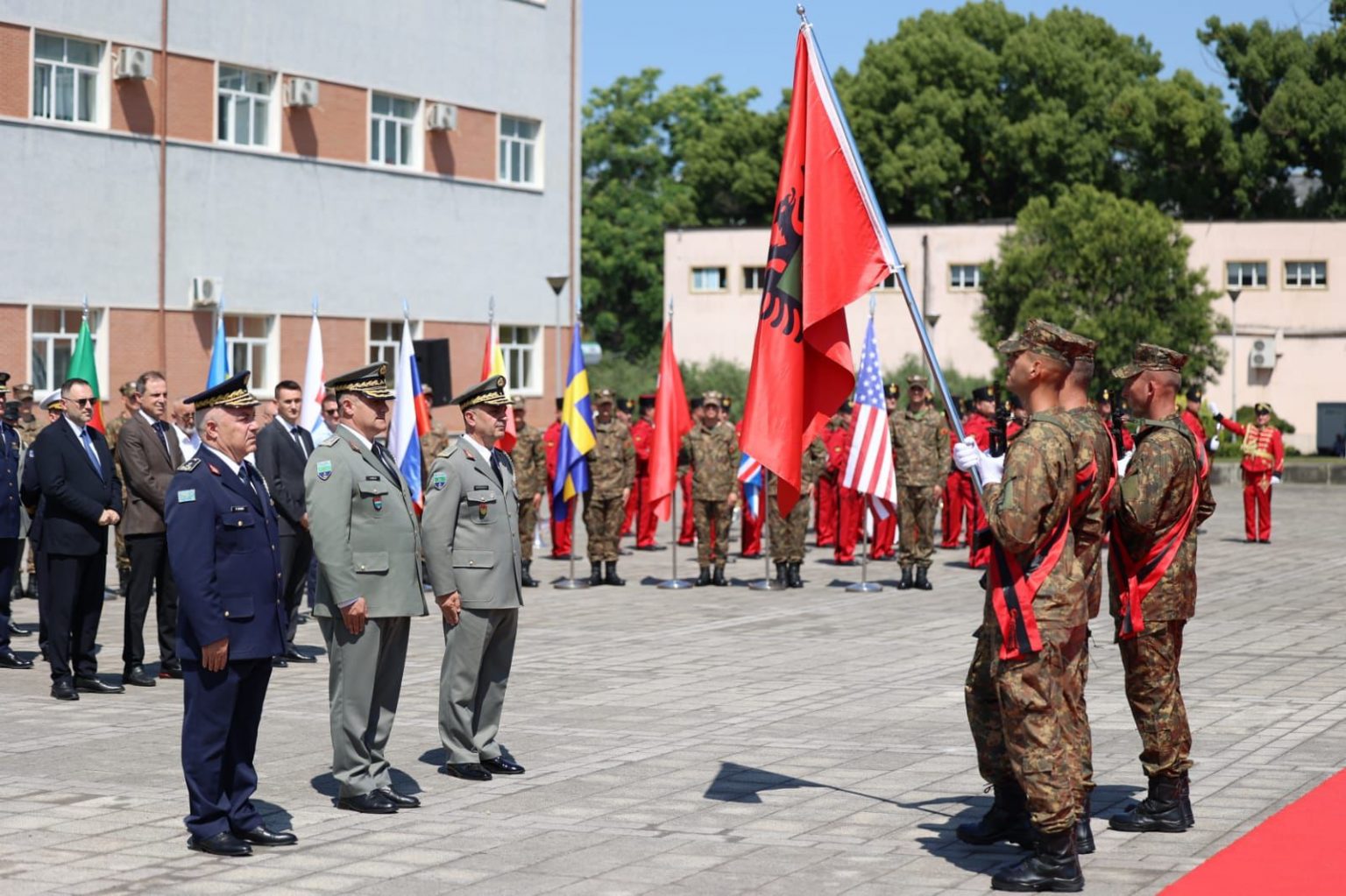 Gjeneral Major Ferdinand Dimo merr komandën e Akademisë së FA  Nufi  Arsimi ushtarak  pararojë