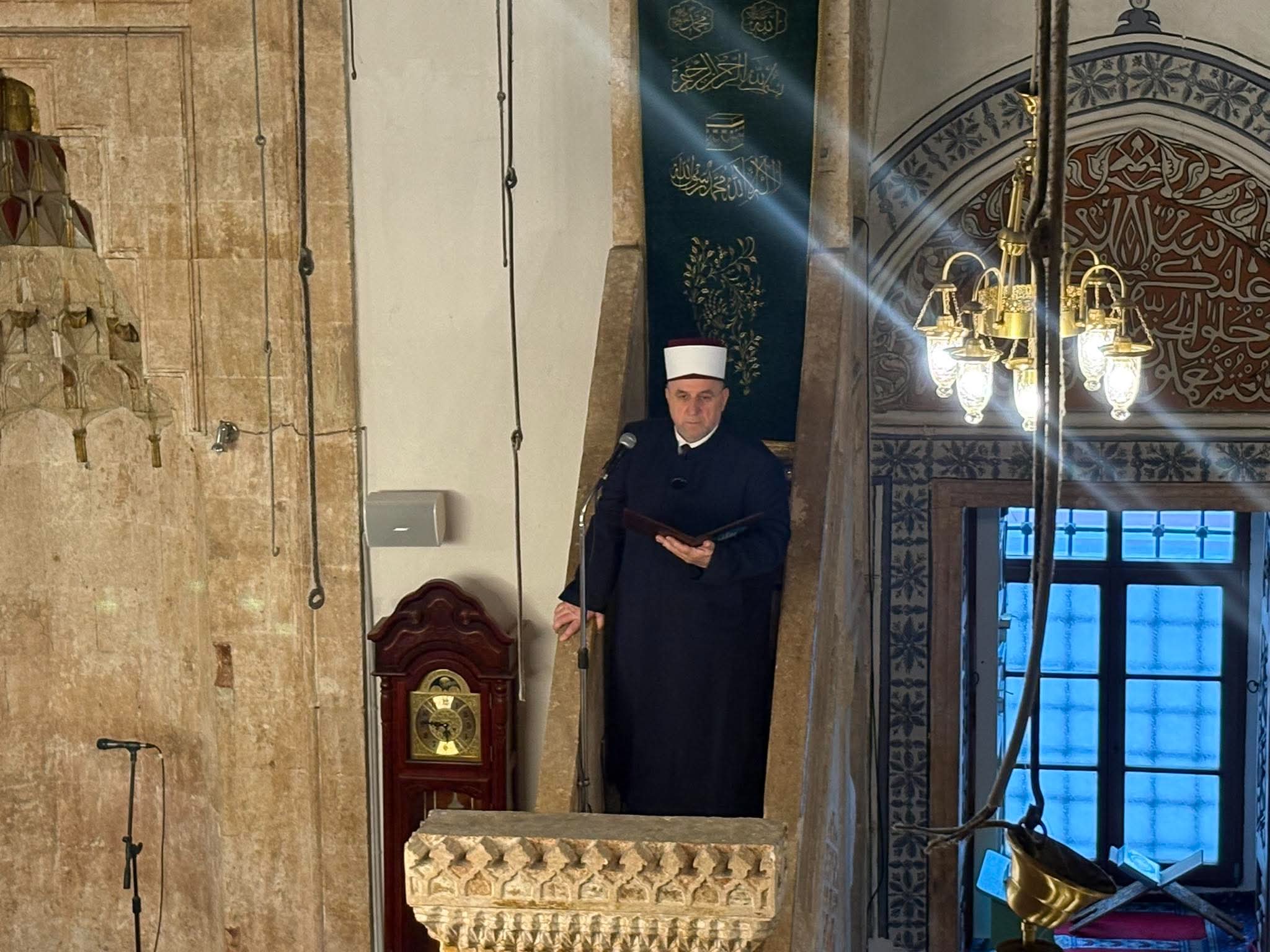 ternava-ne-hytben-e-bajramit-ta-pastrojme-zemren-nga-urrejtja-jostabiliteti-politik-ka-lodhur-qytetaret