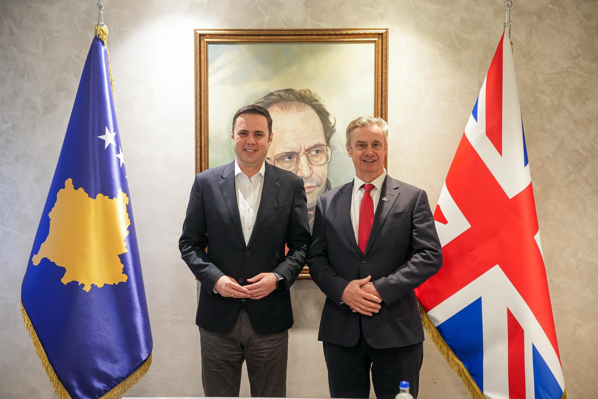 abdixhiku-per-takimet-me-ambasadoret-kosova-ka-nevoje-per-miqesi-te-forta