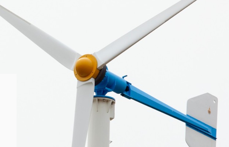 Rritet prodhimi i energjisë elektrike nga era dhe dielli