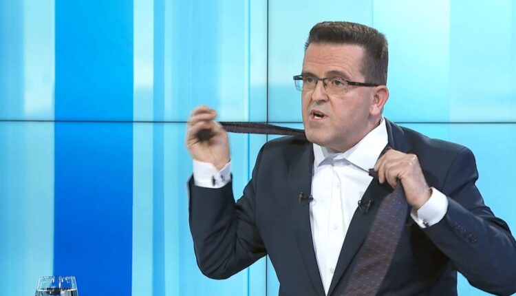 bashkim-selmani-heq-kollaren-ne-studio-studentet-po-bejne-ate-qe-ne-deshtuam-ne-auditore