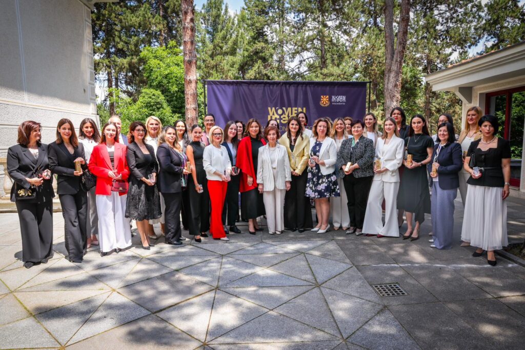 presidentja-siljanovska-ndau-cmime-per-inovacion-asnje-shqiptare-ne-mesin-e-tyre