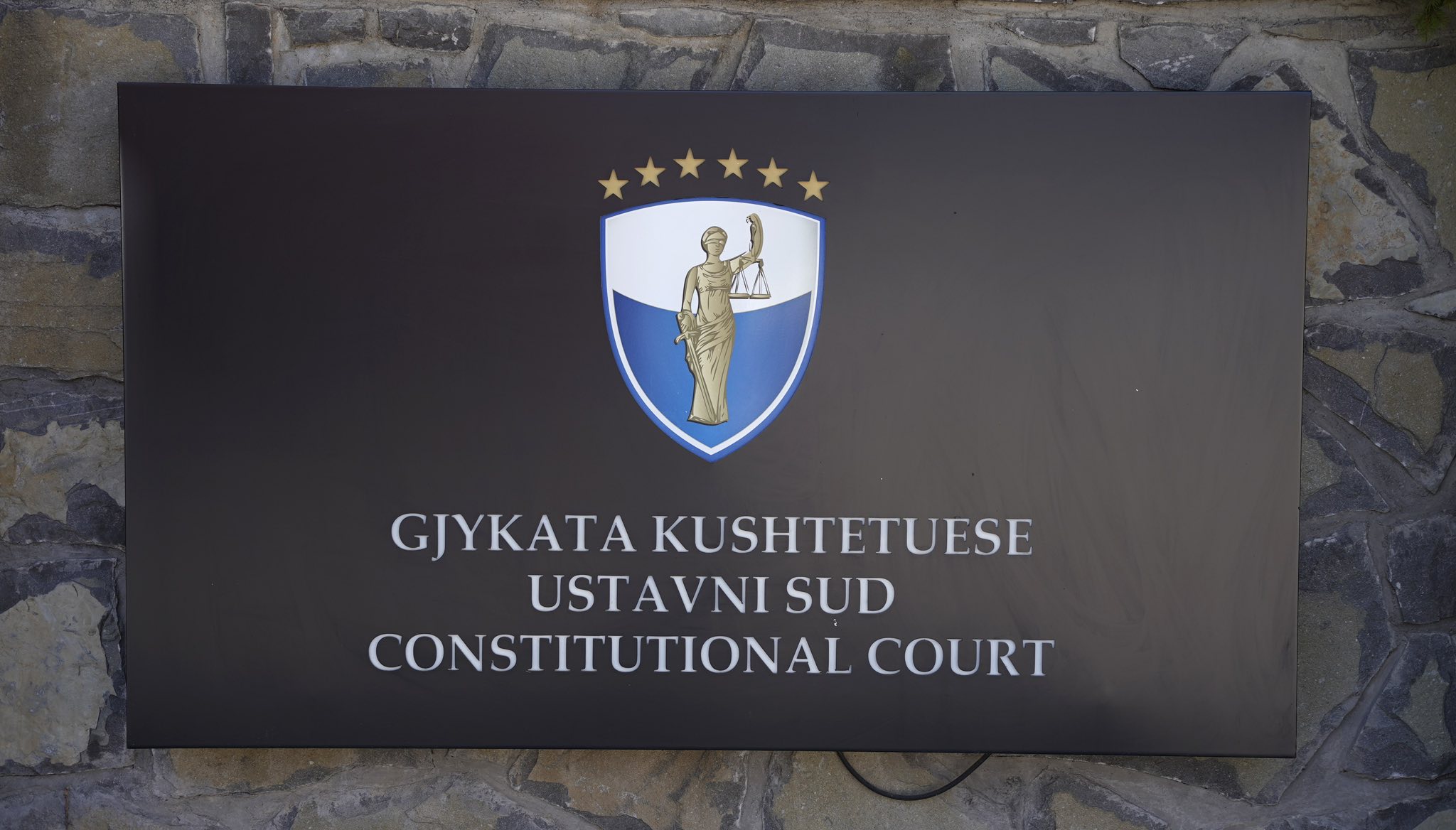 gjykata-kushtetuese-rrezon-vendimin-e-supremes-per-tregun-e-lire-te-energjise