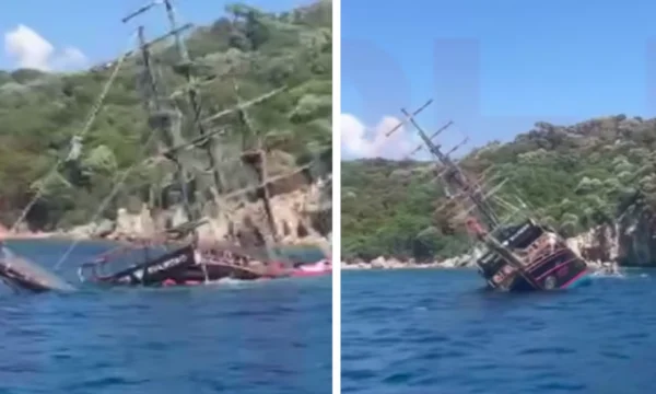 Incident i rëndë në Turqi  fundoset një anije me 148 pasagjerë   Pamje kur turistët u hodhën në det për të shpëtuar