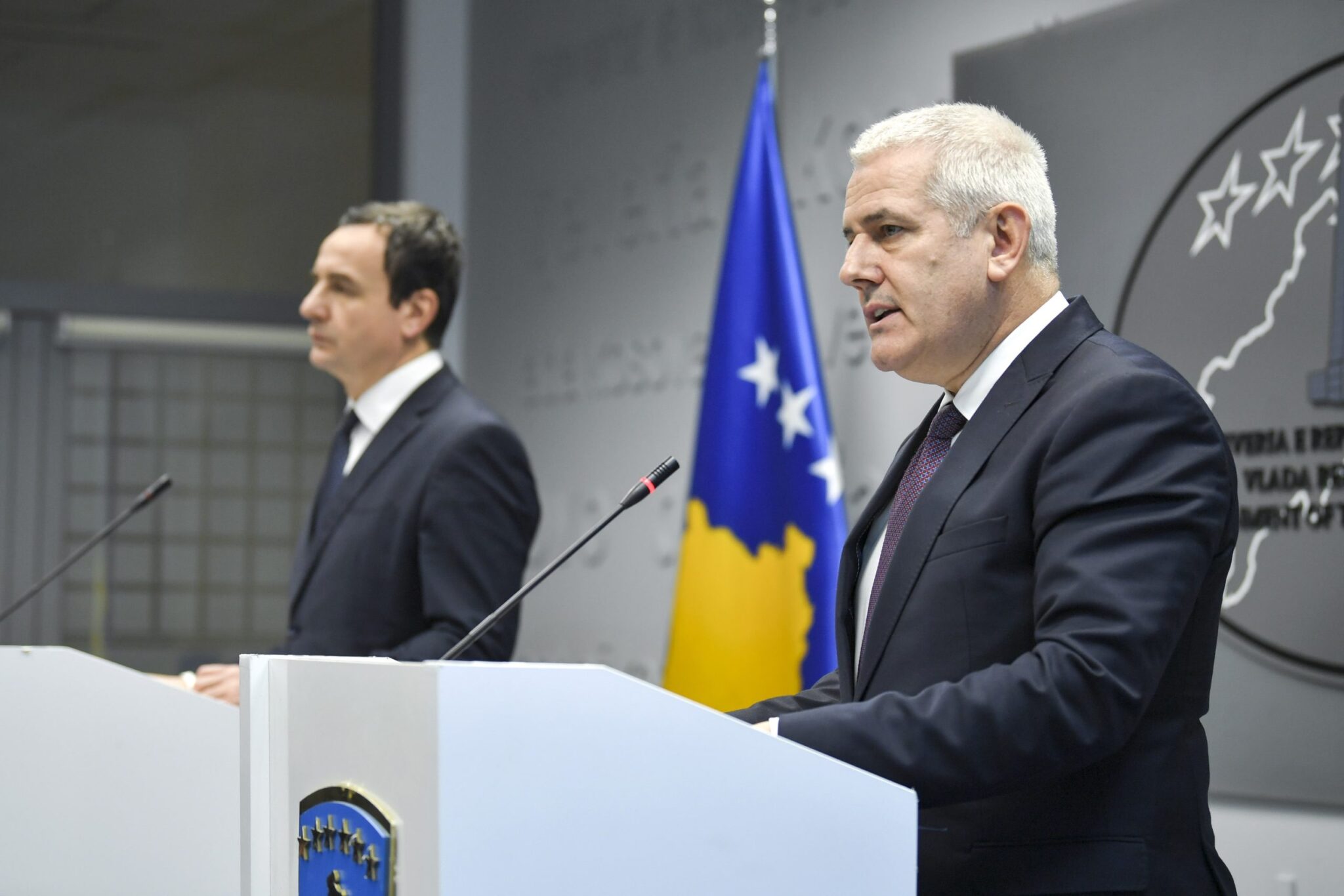 Kurti e Sveçla mbajnë konferencë për media  nuk dihet arsyeja