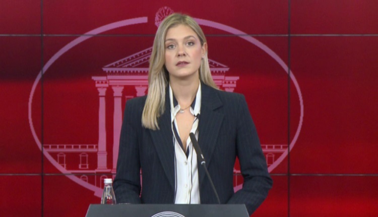 Marija Miteva shpall manifestim të madh për 35-vjetorin e pavarësisë së Shqipërisë 