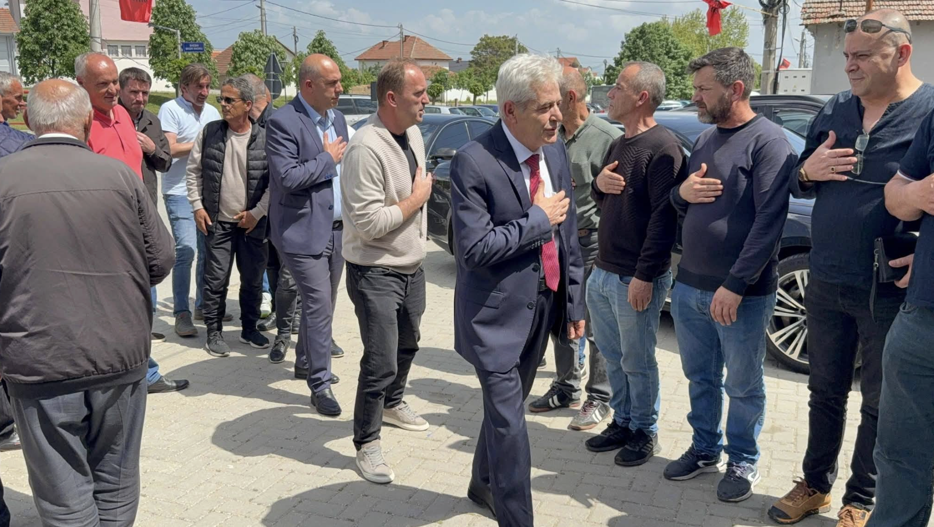 Ali Ahmeti shpreh ngushëllime për familjen e Beqir Sadikut pas humbjes së nënës së tyre 