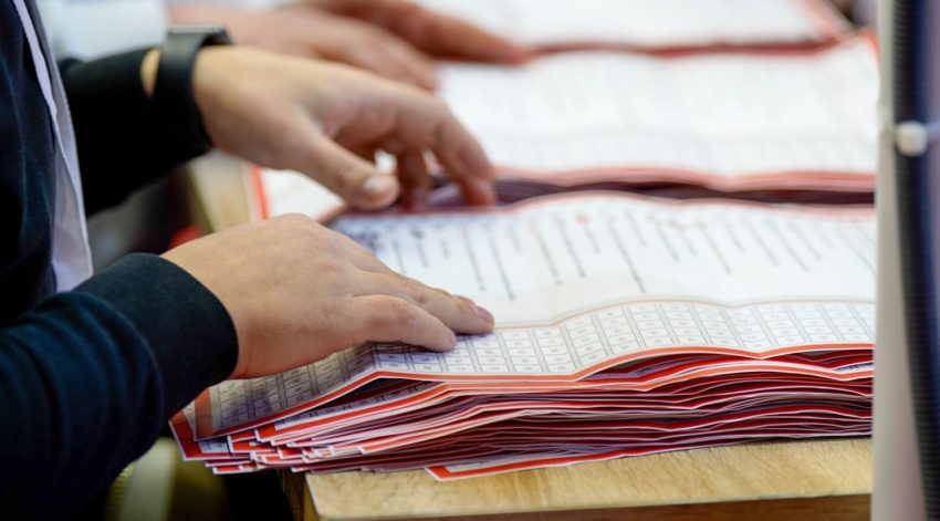 Afati i fundit për subjektet politike: Çfarë duhet të bëjnë partisë për zgjedhjet në Kosovë?
