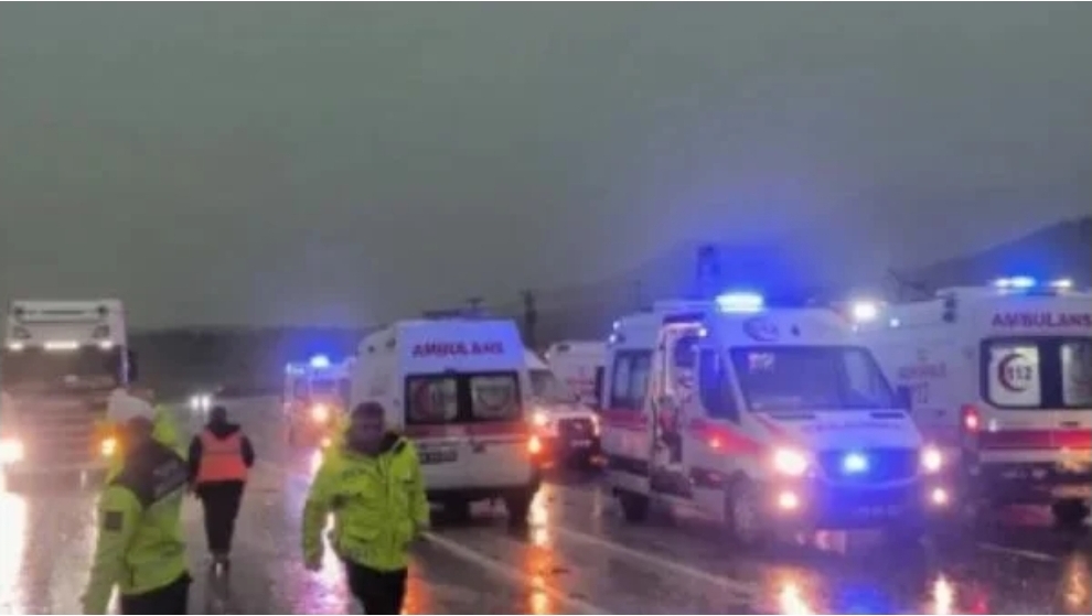 Aksident tragjik në Turqi: Autobusi përmbyset, viktima dhe të plagosur raportohen
