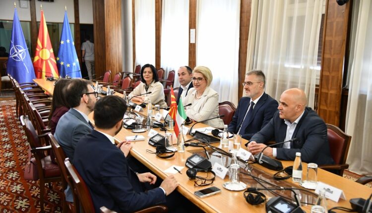 Integrimi në BE dhe diaspora në fokus të takimit mes deputetëve dhe ambasadorit italian