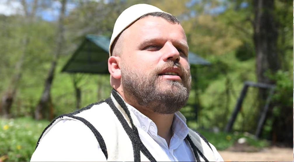 Rininë ma mori kurbeti": Projekti i ri që lufton kundër mërgimit përmes muzikës shqiptare 
