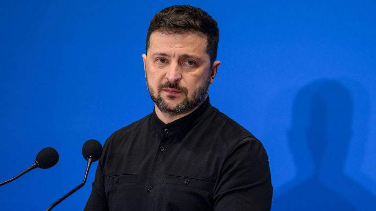 Zelensky: Rusia shkel armëpushimin në Ukrainë – thirrje për ndërkombëtarizim
