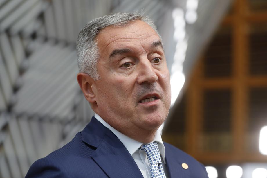 Serbët angazhuan 27 vajza për të joshur zyrtarët e KFOR it në Kosovë
