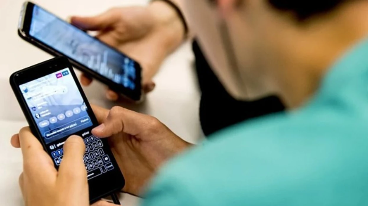 ndalimi-i-telefonave-ne-shkollat-amerikane-nuk-solli-permiresim-ne-rezultate