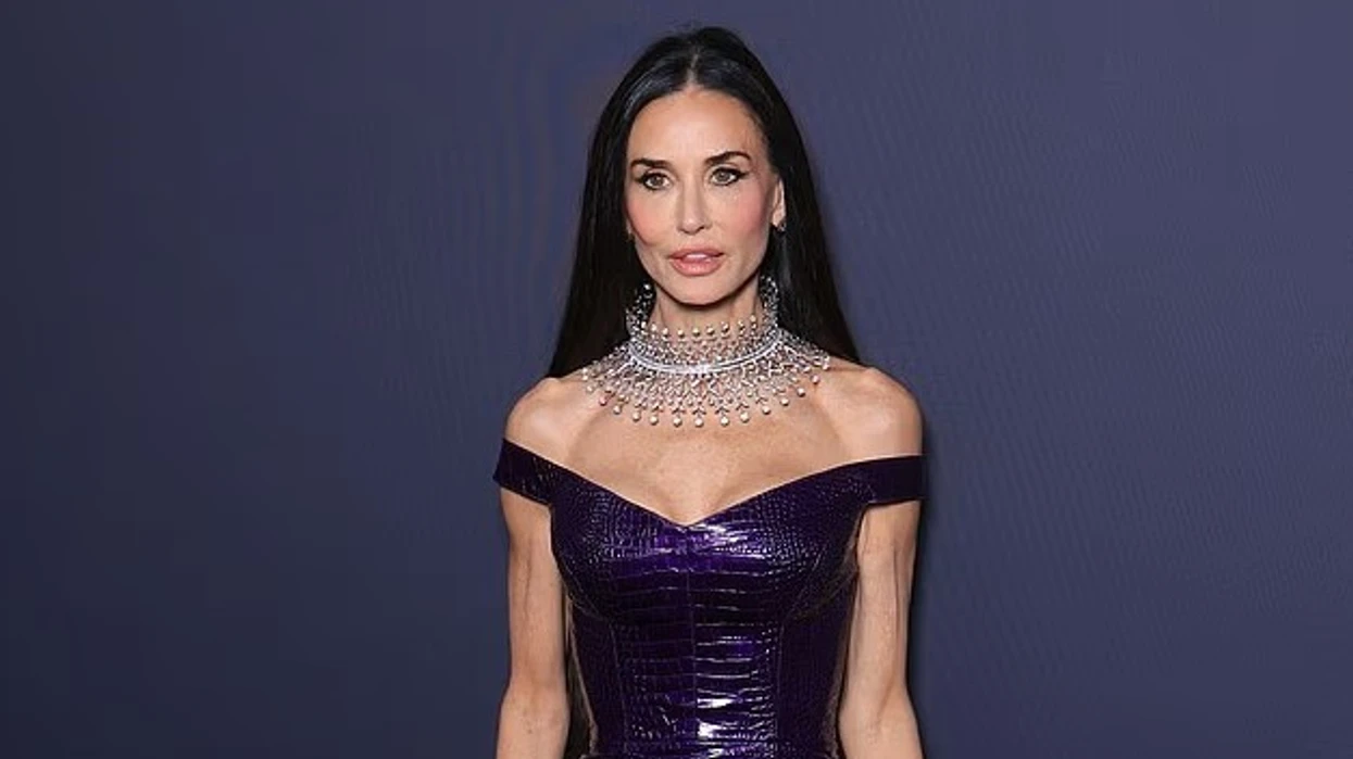 Demi Moore shfaqet me elegancë të jashtëzakonshme në Kanë gjatë "Kering Women In Motion" 