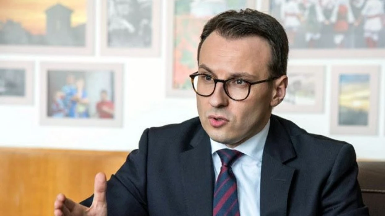 Petkoviq sulmon Kurtin pasi institucionet e Kosovës morën nën kontroll stacionet hekurudhore  u bën thirrje serbëve të rreshtohen  nën një bajrak 