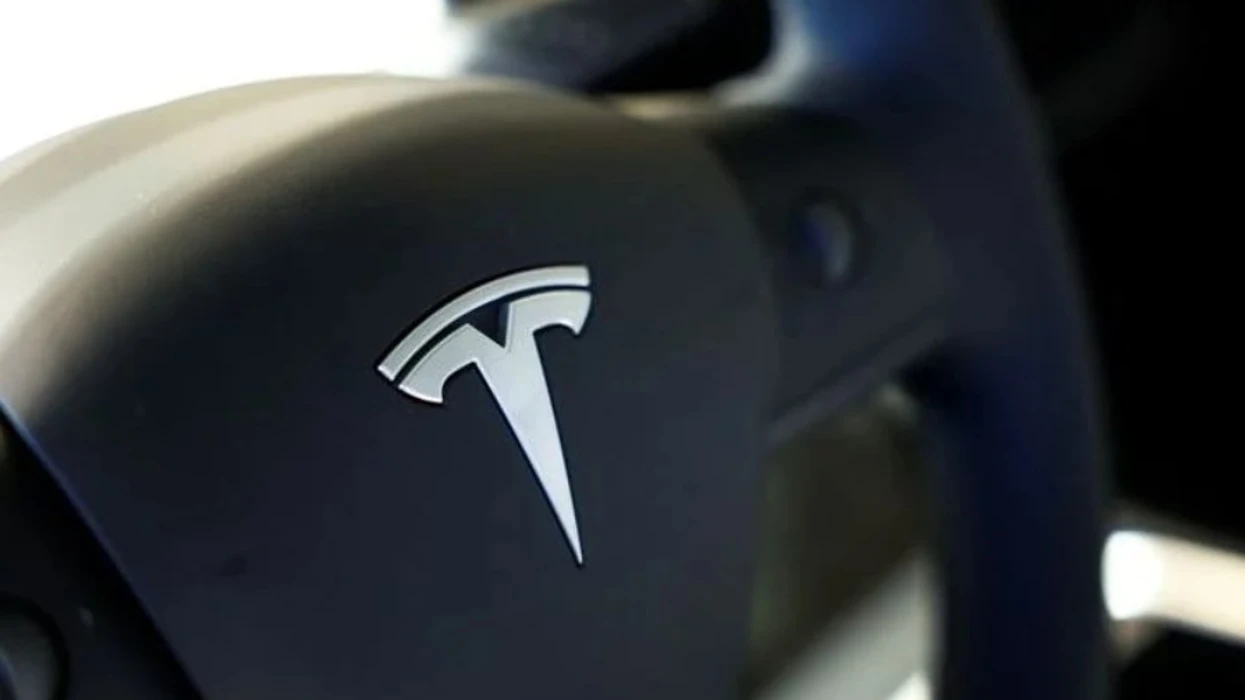 te-dhenat-tregojne-se-tesla-perballet-me-skepticizem-nga-be-ja-lidhur-me-teknologjine-full-self-driving