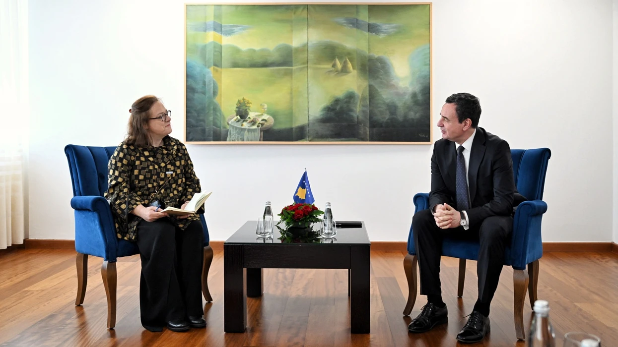 Kryeministri Albin Kurti kërkon hapjen e arkivave serbe në takim me UNHCR
