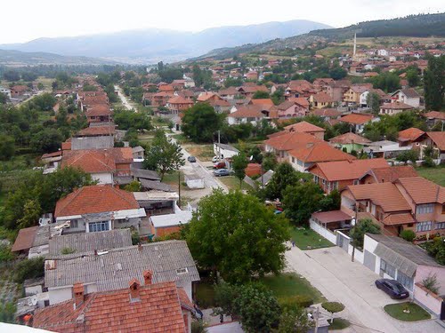 Sulmohet me qytën e pistoletës pasi mbrojti vajzën e tij të mitur